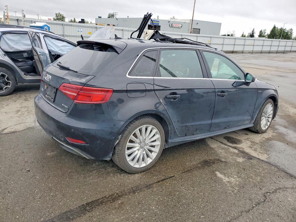 2017 Audi A3 მანქანა იყიდება აუქციონზე, vin: WAUTPBFFXHA044073, აუქციონის ნომერი: 67083056