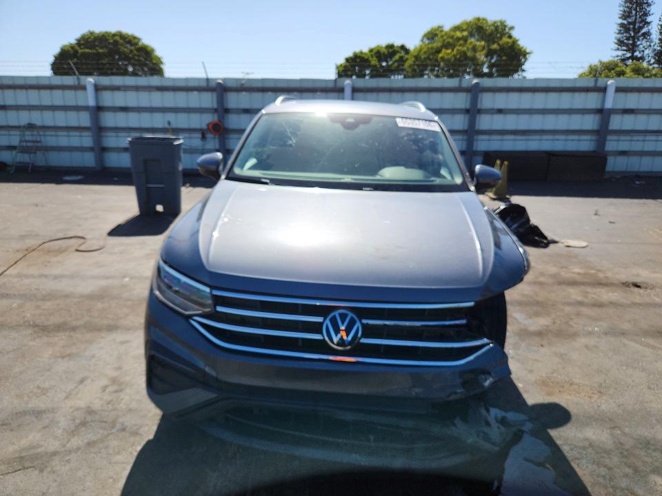 2022 Volkswagen Tiguan მანქანა იყიდება აუქციონზე, vin: 3VV3B7AX7NM075974, აუქციონის ნომერი: 65357106