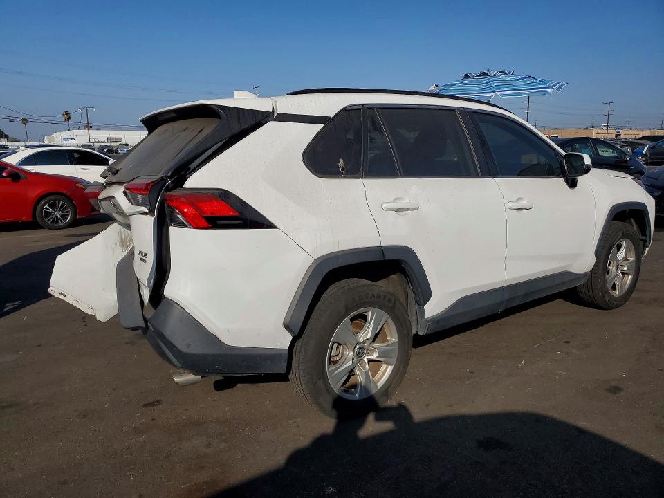 63713786 :رقم المزاد ، 2T3P1RFV0MW173277 vin ، 2021 Toyota Rav4 مزاد بيع