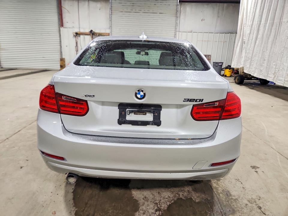 66181886 :رقم المزاد ، WBA3C3C58EP661705 vin ، 2014 Bmw 320 مزاد بيع