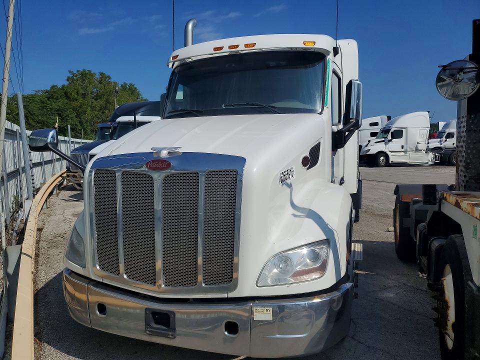 63658916 :رقم المزاد ، 1XPBDP9XXHD359736 vin ، 2017 Peterbilt 579 مزاد بيع