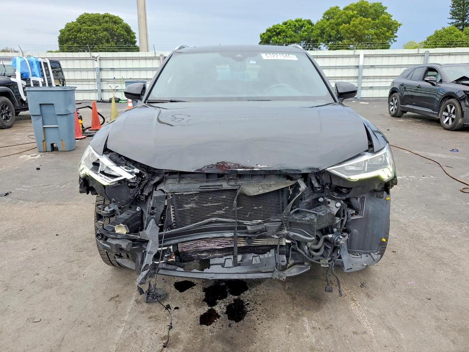 63221946 :رقم المزاد ، WA1EECF38M1048737 vin ، 2021 Audi Q3 مزاد بيع