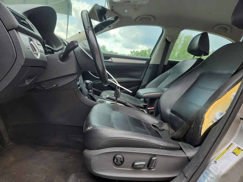 65178076 :رقم المزاد ، 1VWBP7A33DC008374 vin ، 2013 Volkswagen Passat مزاد بيع