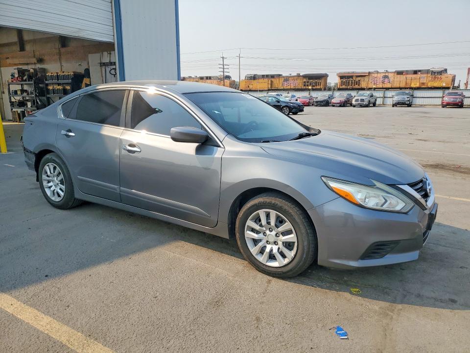 2017 Nissan Altima მანქანა იყიდება აუქციონზე, vin: 1N4AL3AP8HN350652, აუქციონის ნომერი: 64486356