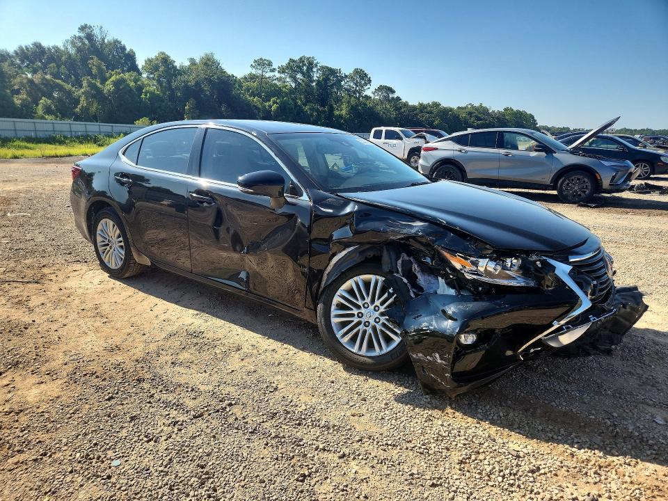 63481366 :رقم المزاد ، 58ABK1GG3HU057460 vin ، 2017 Lexus Es مزاد بيع