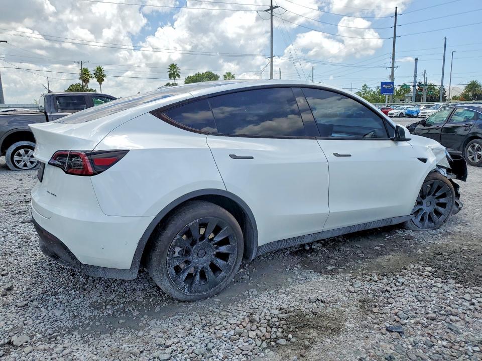 Продажа на аукционе авто 2024 Tesla Model Y, vin: 7SAYGDEE8RA240261, номер лота: 64275566