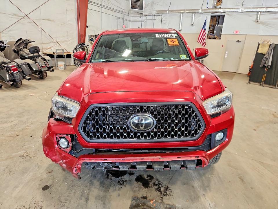 Продаж на аукціоні авто 2018 Toyota Tacoma, vin: 5TFSZ5AN1JX133560, номер лоту: 63375116