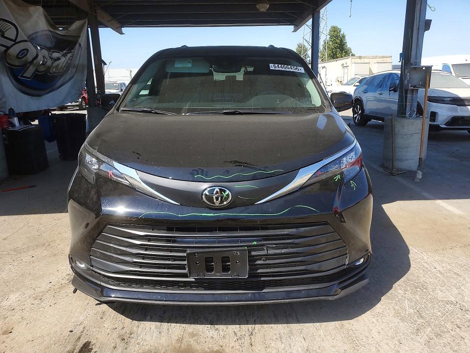Продажа на аукционе авто 2026 Toyota Sienna, vin: 5TDYRKEC8TS324953, номер лота: 64466456