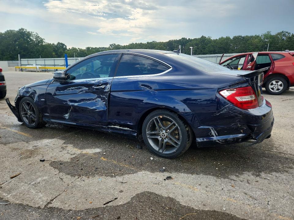 66420146 :رقم المزاد ، WDDGJ5HB4CF726904 vin ، 2012 Mercedes-benz C مزاد بيع