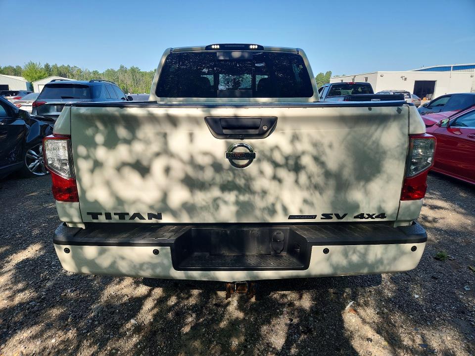 63191916 :رقم المزاد ، 1N6AA1E54JN517895 vin ، 2018 Nissan Titan مزاد بيع