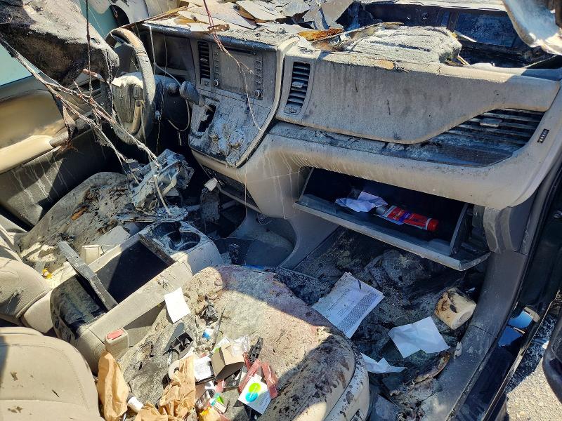 66824246 :رقم المزاد ، 5TDYZ3DC8JS930144 vin ، 2018 Toyota Sienna مزاد بيع