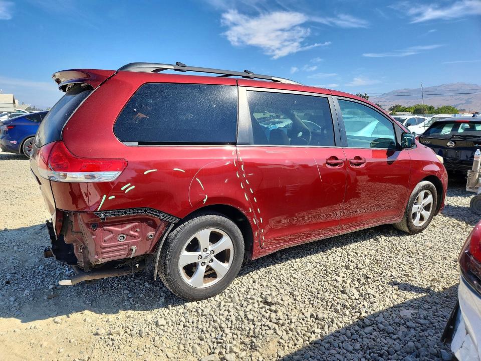 64516086 :رقم المزاد ، 5TDKK3DC7ES458163 vin ، 2014 Toyota Sienna مزاد بيع