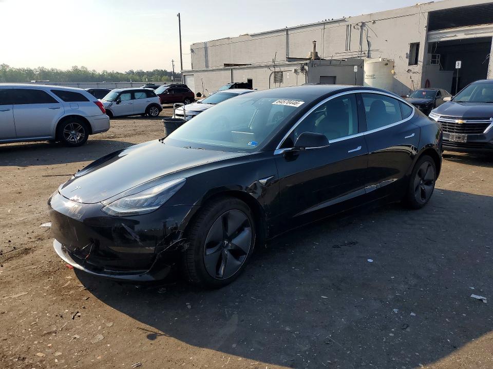 64570446 :رقم المزاد ، 5YJ3E1EB8JF182354 vin ، 2018 Tesla Model 3 مزاد بيع
