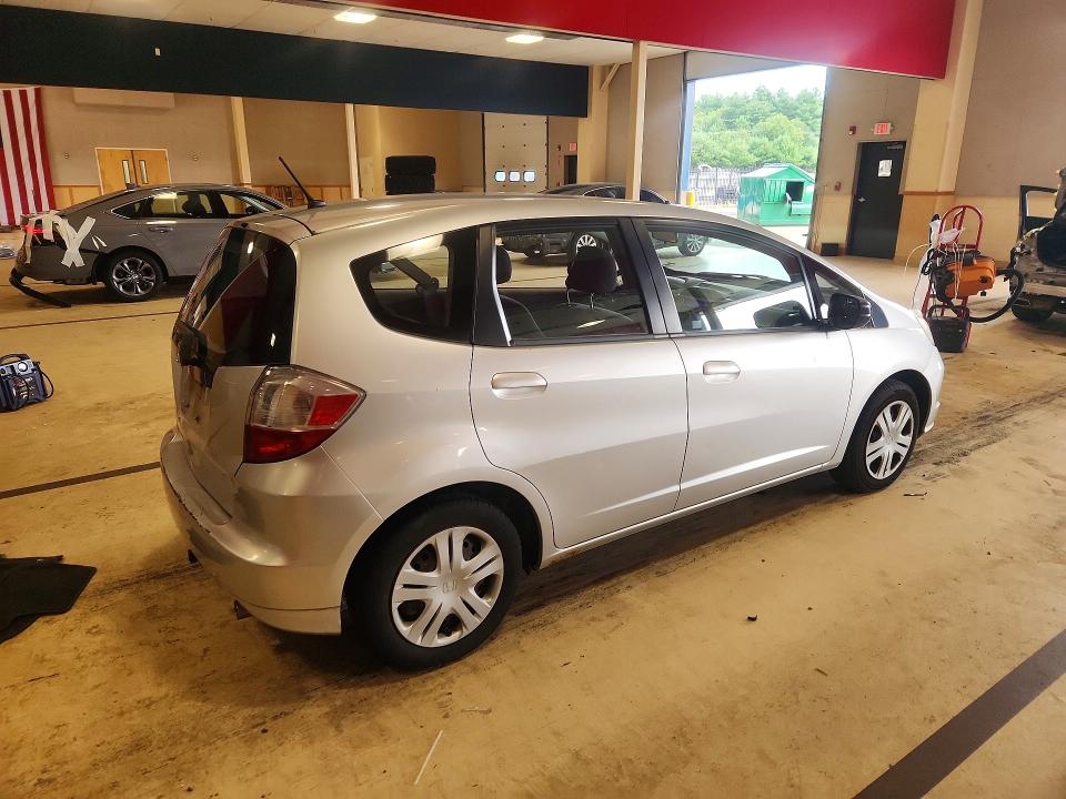 64631646 :رقم المزاد ، JHMGE8H33BC008512 vin ، 2011 Honda Fit مزاد بيع