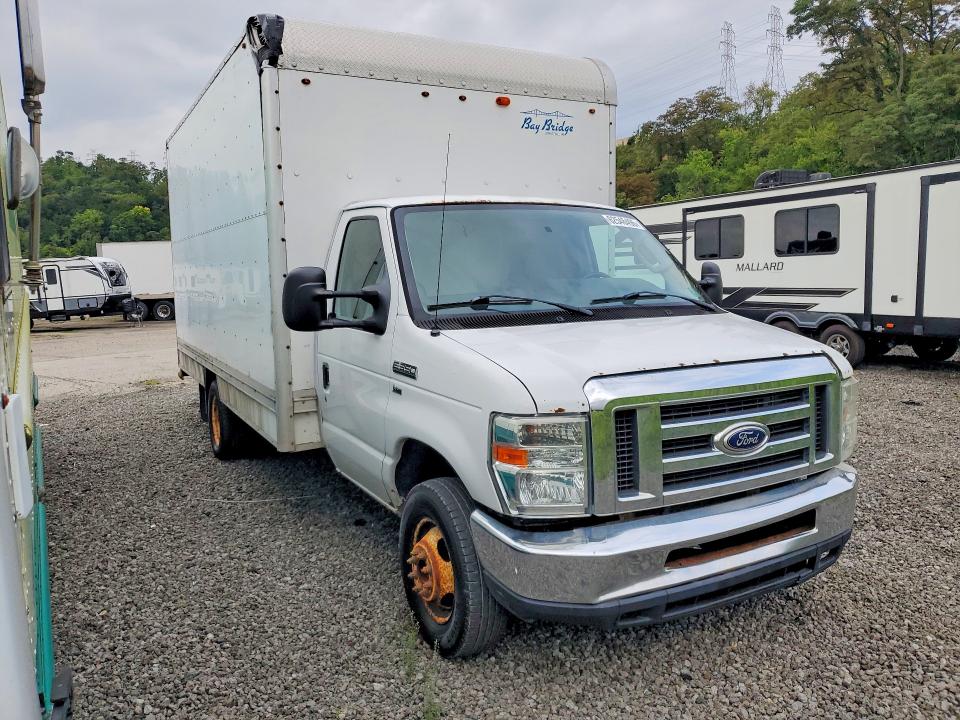 62546496 :رقم المزاد ، 1FDWE3FL4FDA37273 vin ، 2015 Ford E350 مزاد بيع