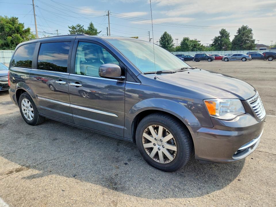 66713866 :رقم المزاد ، 2C4RC1BG4GR247052 vin ، 2016 Chrysler Town & Country مزاد بيع