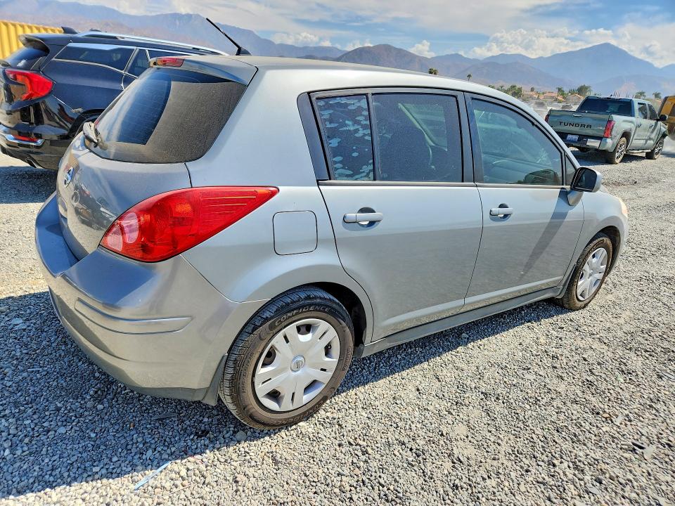 65030166 :رقم المزاد ، 3N1BC1CP5AL435876 vin ، 2010 Nissan Versa Hatchback مزاد بيع
