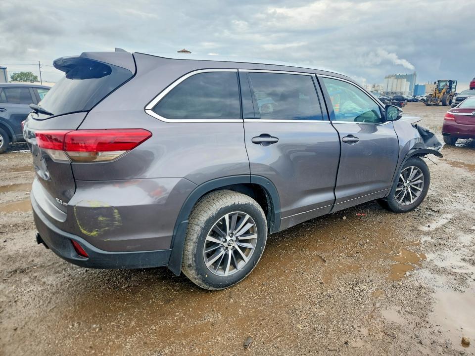 65023576 :رقم المزاد ، 5TDJZRFH3JS531235 vin ، 2018 Toyota Highlander مزاد بيع