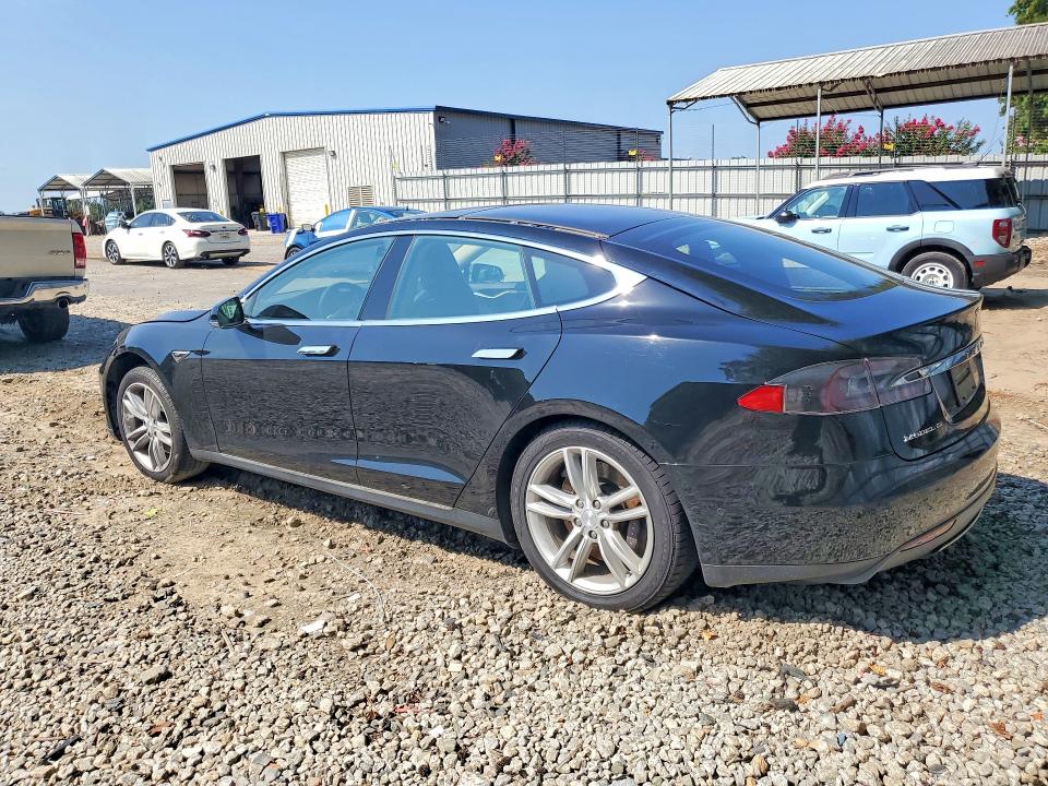64537006 :رقم المزاد ، 5YJSA1E13FF113013 vin ، 2015 Tesla Model S مزاد بيع