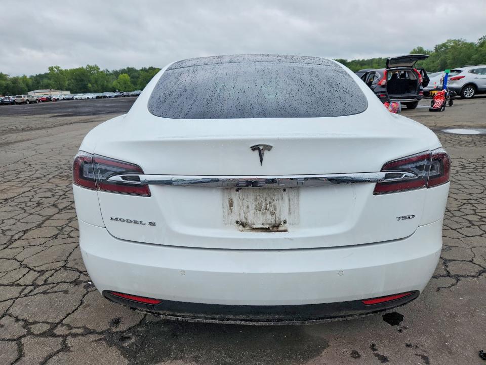 64373136 :رقم المزاد ، 5YJSA1E22JF258299 vin ، 2018 Tesla Model S مزاد بيع