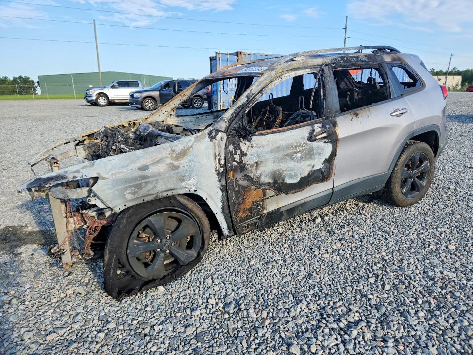 64964286 :رقم المزاد ، 1C4PJMCB8JD533224 vin ، 2018 Jeep Cherokee مزاد بيع