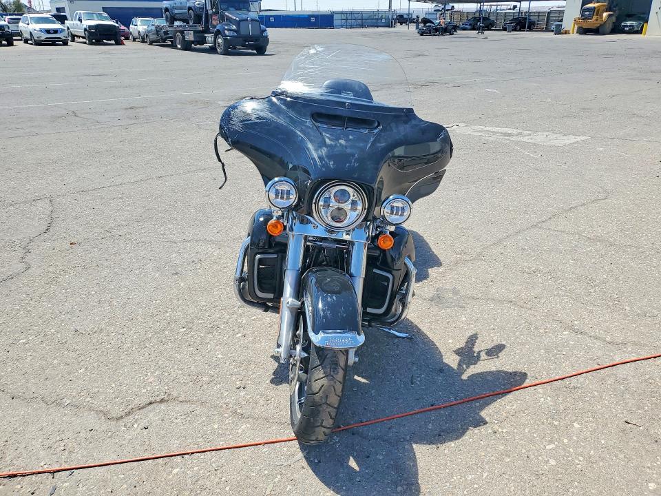 66990116 :رقم المزاد ، 1HD1FCC17JB619949 vin ، 2018 Harley-davidson Flhtcu مزاد بيع