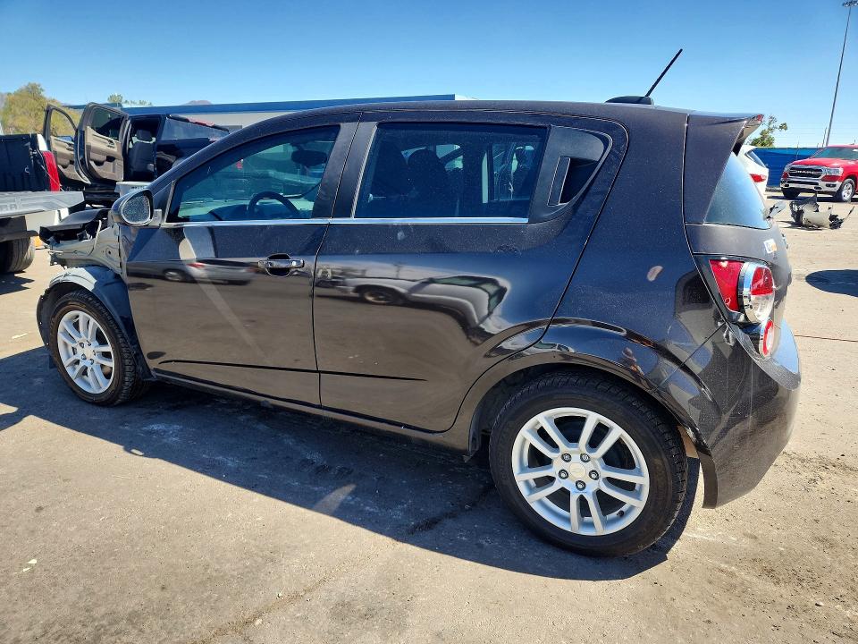 64565386 :رقم المزاد ، 1G1JC6SH1F4129442 vin ، 2015 Chevrolet Sonic مزاد بيع