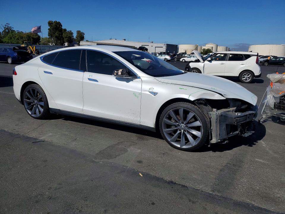 63859626 :رقم المزاد ، 5YJSA1H17EFP28237 vin ، 2014 Tesla Model S مزاد بيع