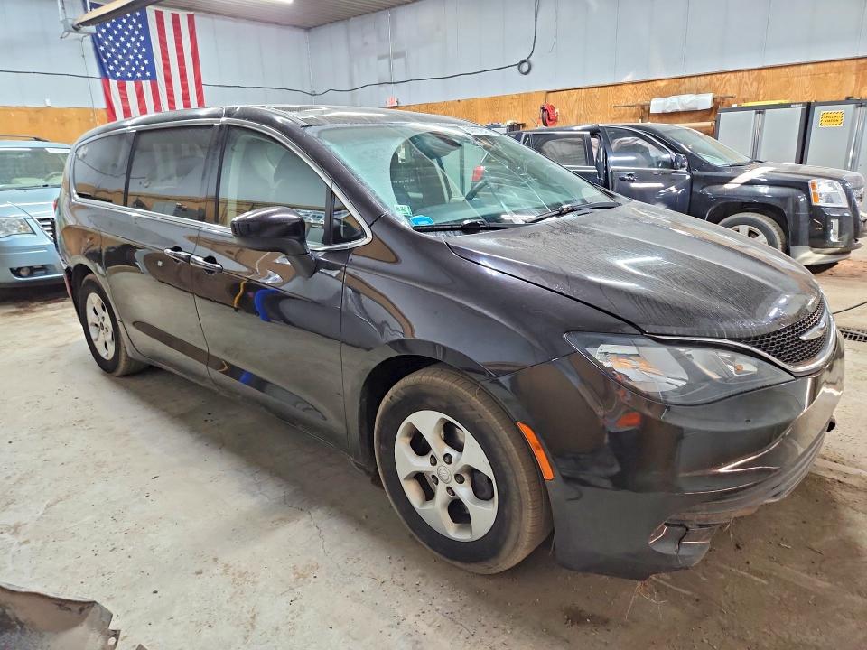 64717846 :رقم المزاد ، 2C4RC1CG3HR665313 vin ، 2017 Chrysler Pacifica مزاد بيع