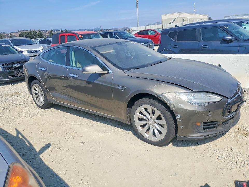 64968116 :رقم المزاد ، 5YJSA1E13GF133974 vin ، 2016 Tesla Model S مزاد بيع