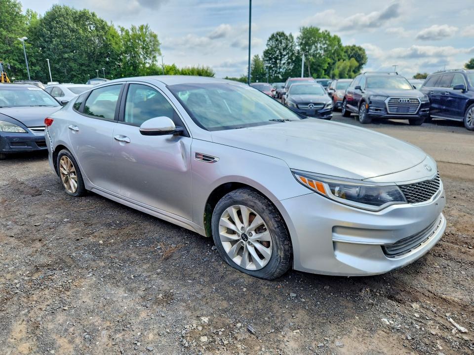 65151786 :رقم المزاد ، 5XXGT4L33HG160886 vin ، 2017 Kia Optima مزاد بيع