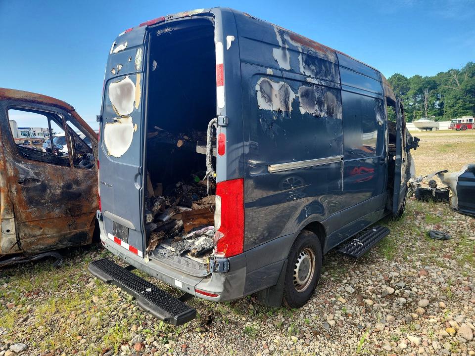 61695756 :رقم المزاد ، WD4PF0CD3KP088408 vin ، 2019 Mercedes-benz Sprinter مزاد بيع