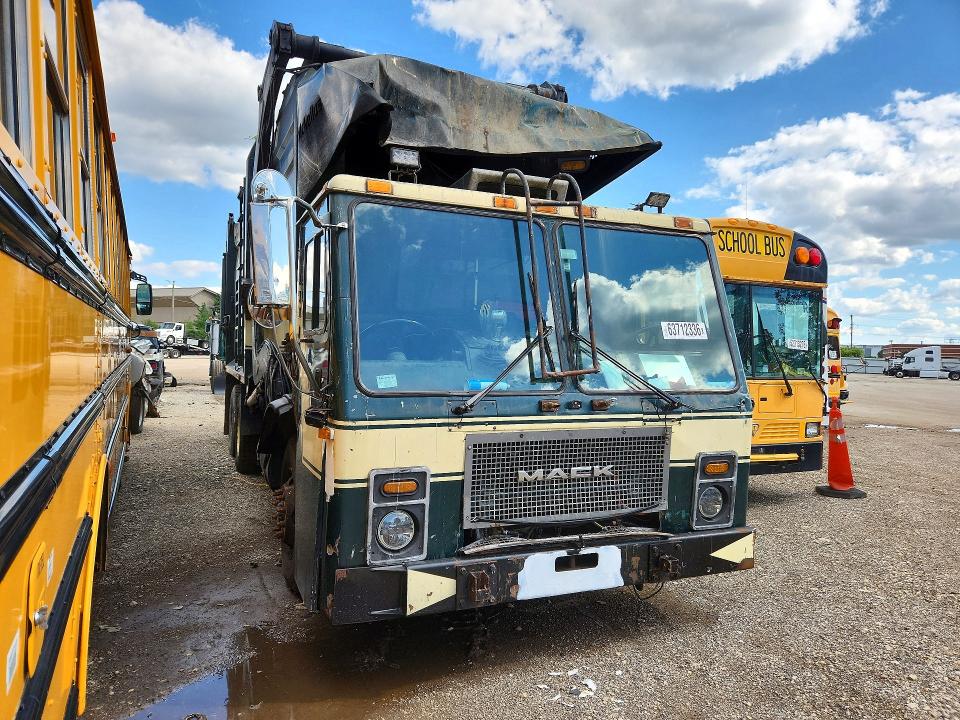 63712336 :رقم المزاد ، 1M2AC08C57M012976 vin ، 2007 Mack Le613 مزاد بيع