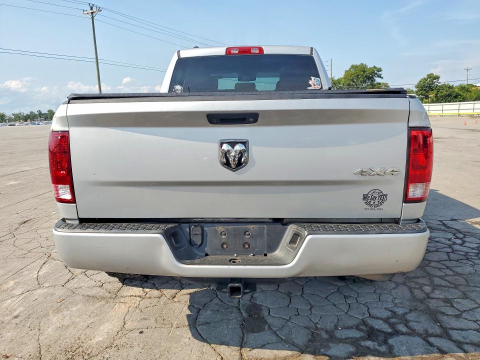 64104206 :رقم المزاد ، 1C6RR7FG0JS185996 vin ، 2018 Ram 1500 مزاد بيع