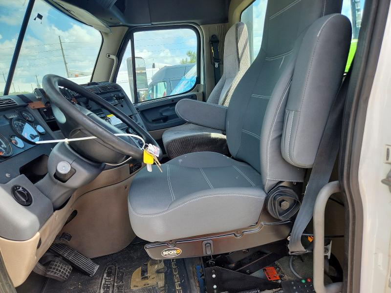 65948986 :رقم المزاد ، 1FUGGEDV0JLHB4053 vin ، 2018 Freightliner Cascadia 125 مزاد بيع