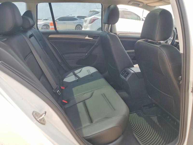 63413336 :رقم المزاد ، 3VWD17AU2JM751525 vin ، 2018 Volkswagen Golf Sportwagen مزاد بيع
