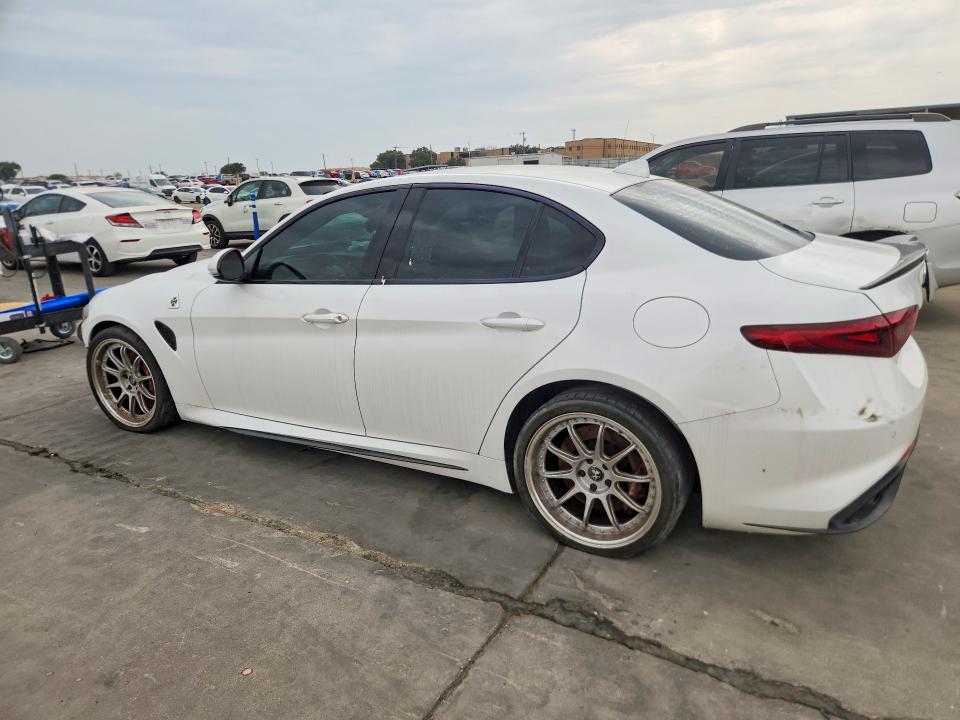 66636586 :رقم المزاد ، ZARFAEAV3H7549893 vin ، 2017 Alfa Romeo Giulia مزاد بيع