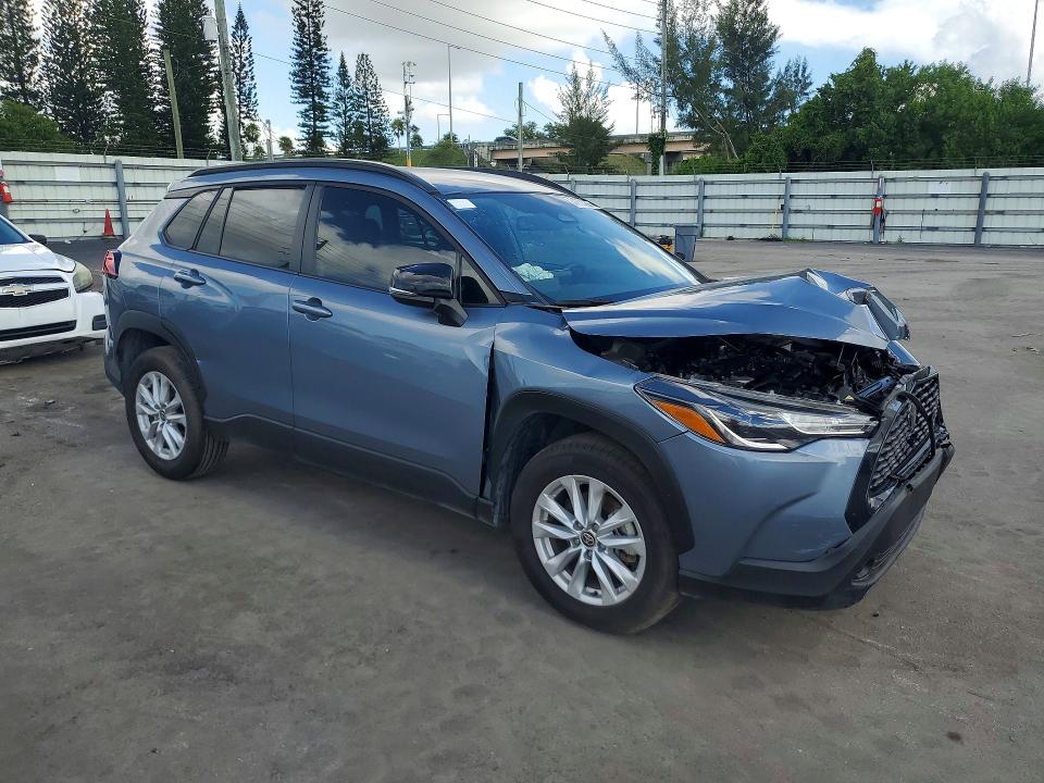 64638286 :رقم المزاد ، 7MUCAAAG0SV136176 vin ، 2025 Toyota Corolla Cross مزاد بيع