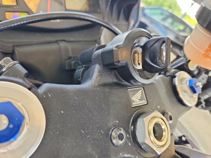 64239186 :رقم المزاد ، JH2PC40089K201635 vin ، 2009 Honda Cbr600 مزاد بيع