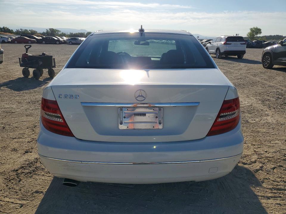 Продаж на аукціоні авто 2012 Mercedes-benz C, vin: WDDGF4HBXCA650260, номер лоту: 64241236