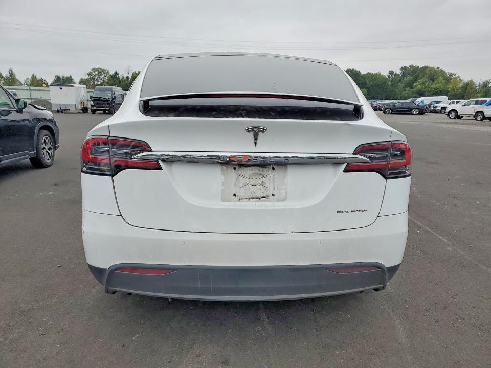 65403666 :رقم المزاد ، 5YJXCBE26LF305133 vin ، 2020 Tesla Model X مزاد بيع