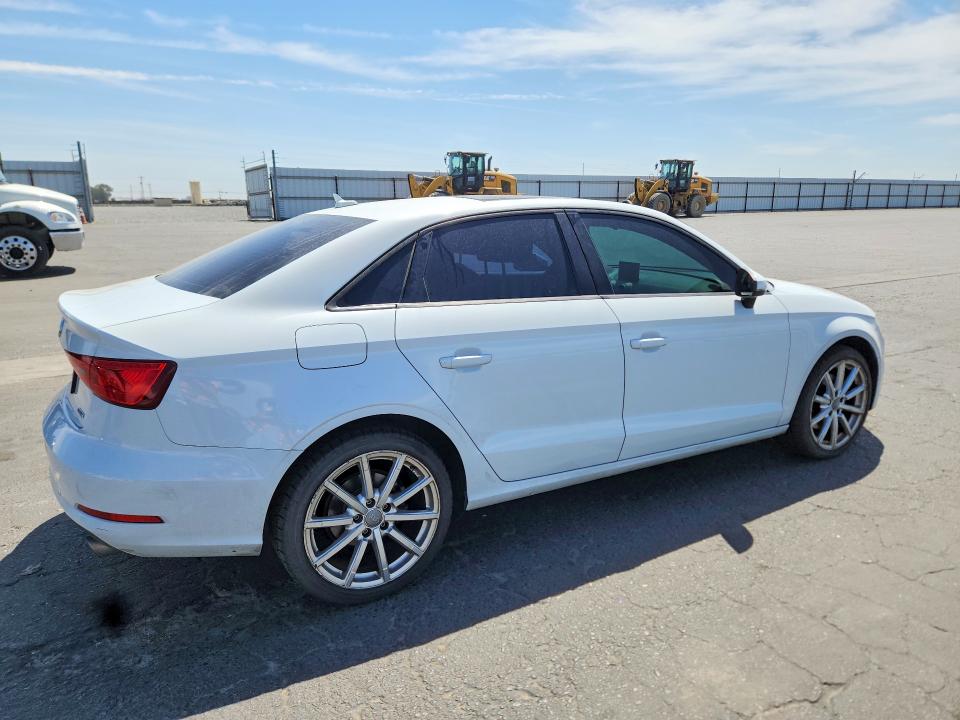 65604186 :رقم المزاد ، WAUBFGFF5F1090385 vin ، 2015 Audi A3 مزاد بيع