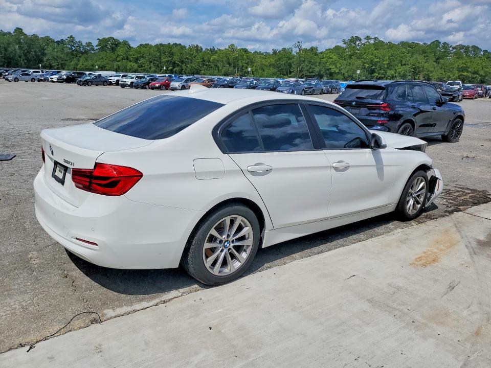 2017 Bmw 320 მანქანა იყიდება აუქციონზე, vin: WBA8E1G35HNU18592, აუქციონის ნომერი: 66757106