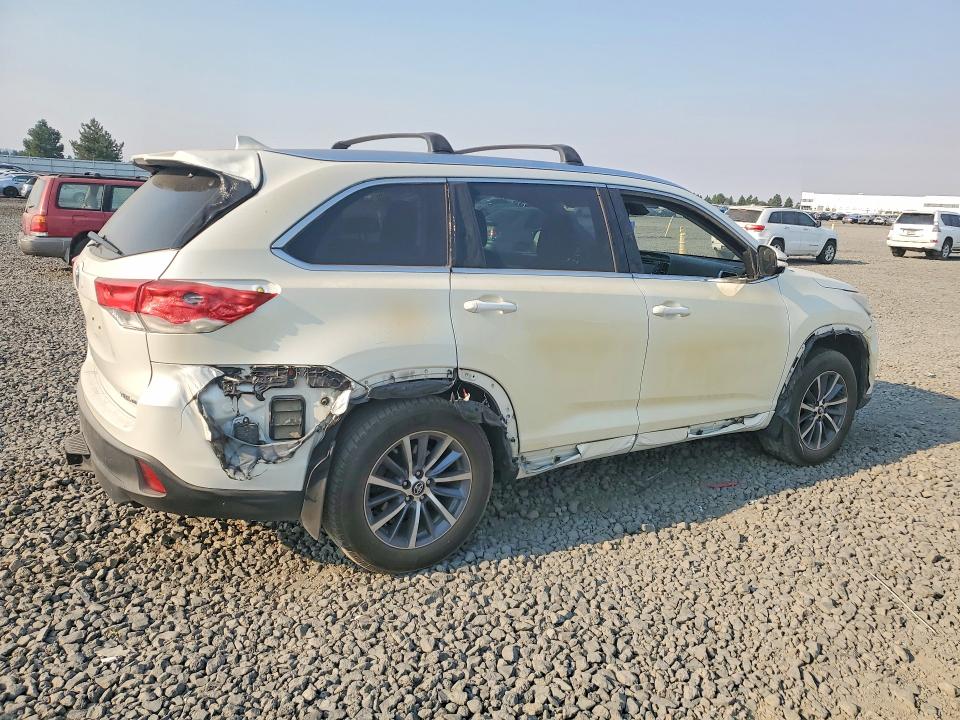 Продажа на аукционе авто 2017 Toyota Highlander, vin: 5TDJZRFH9HS513476, номер лота: 64140676