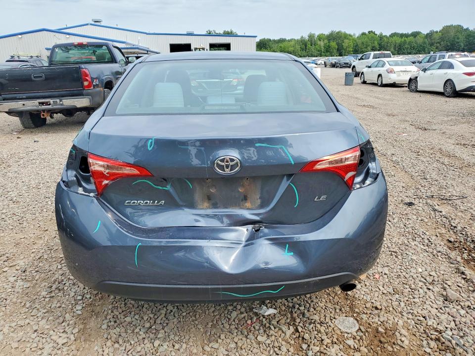 64249106 :رقم المزاد ، 2T1BURHE4JC087636 vin ، 2018 Toyota Corolla مزاد بيع