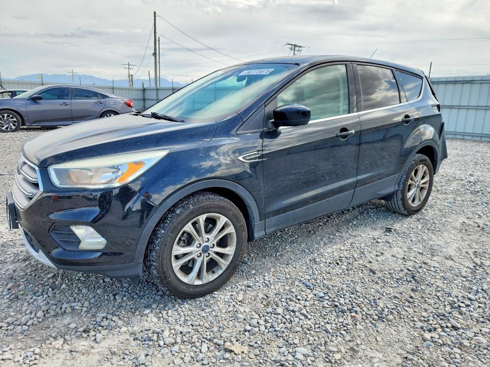 66773676 :رقم المزاد ، 1FMCU0GD1HUD05730 vin ، 2017 Ford Escape مزاد بيع