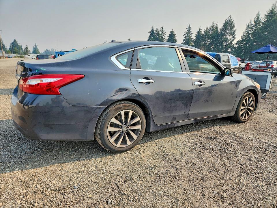 Продажа на аукционе авто 2017 Nissan Altima, vin: 1N4AL3APXHC262732, номер лота: 62884536