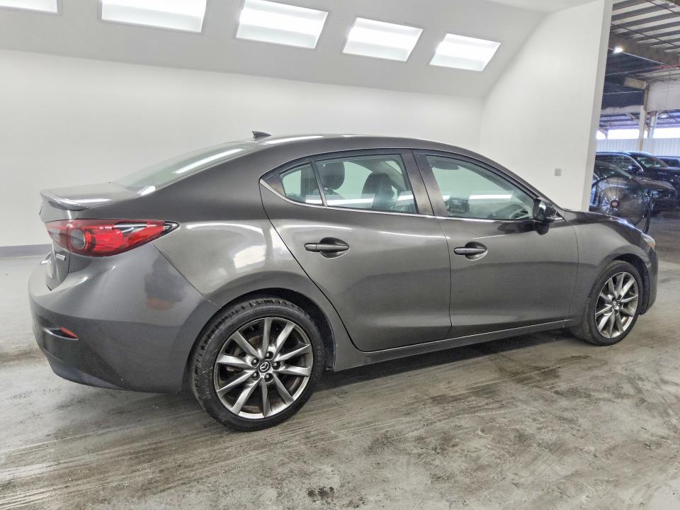 64430316 :رقم المزاد ، 3MZBN1V35JM210432 vin ، 2018 Mazda 3 مزاد بيع
