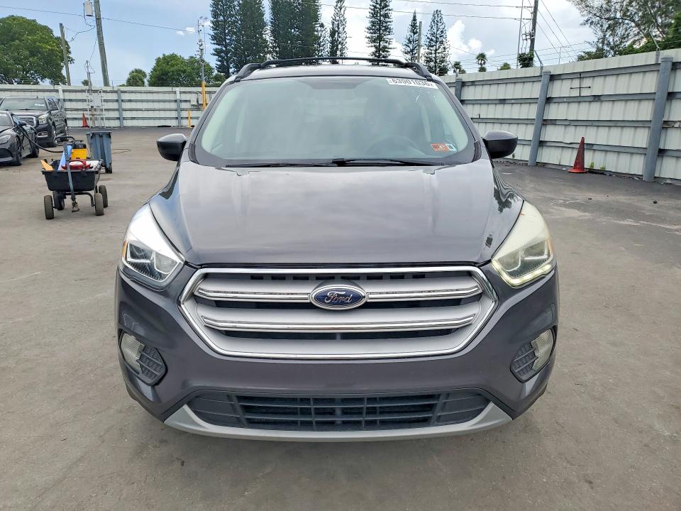 63901036 :رقم المزاد ، 1FMCU9GD4HUB23850 vin ، 2017 Ford Escape مزاد بيع