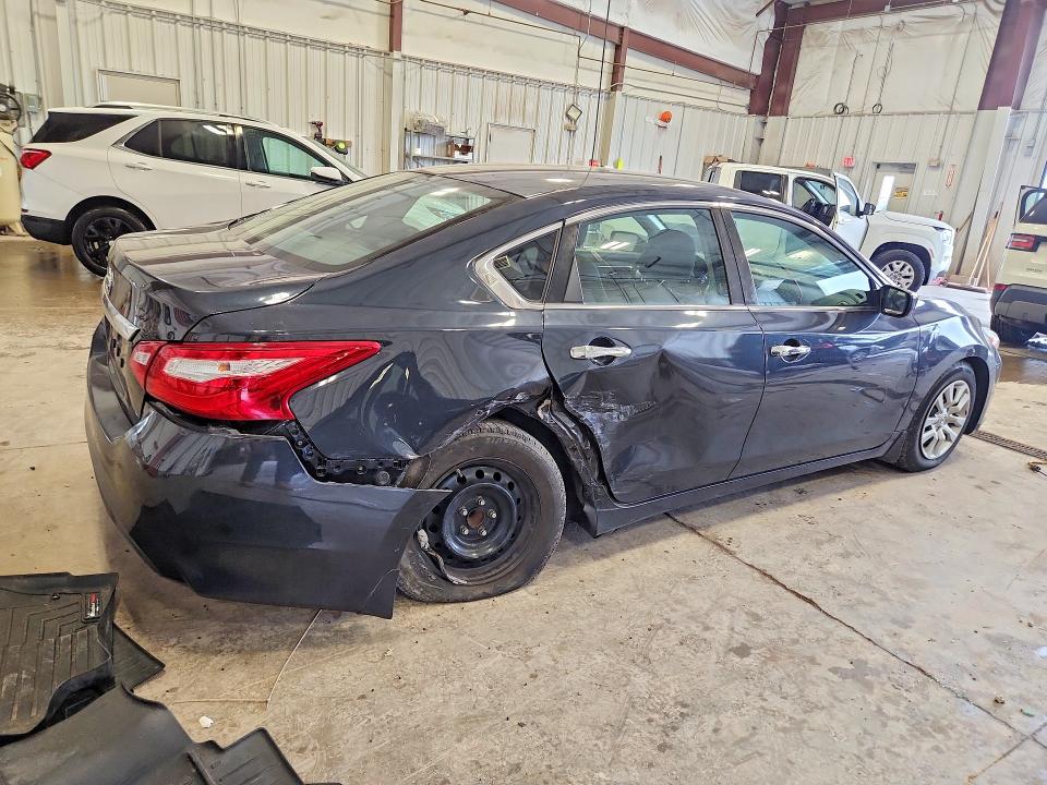 Продажа на аукционе авто 2017 Nissan Altima, vin: 1N4AL3AP0HC167662, номер лота: 63475296